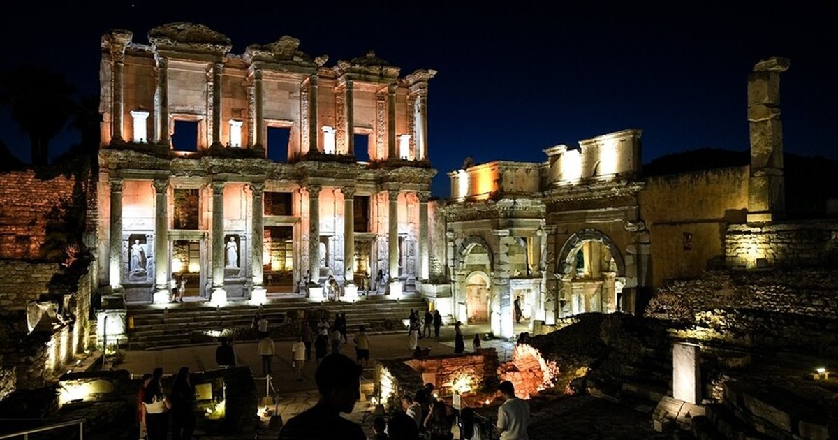 Efes Antik Kenti'nde gece müzeciliği başladı