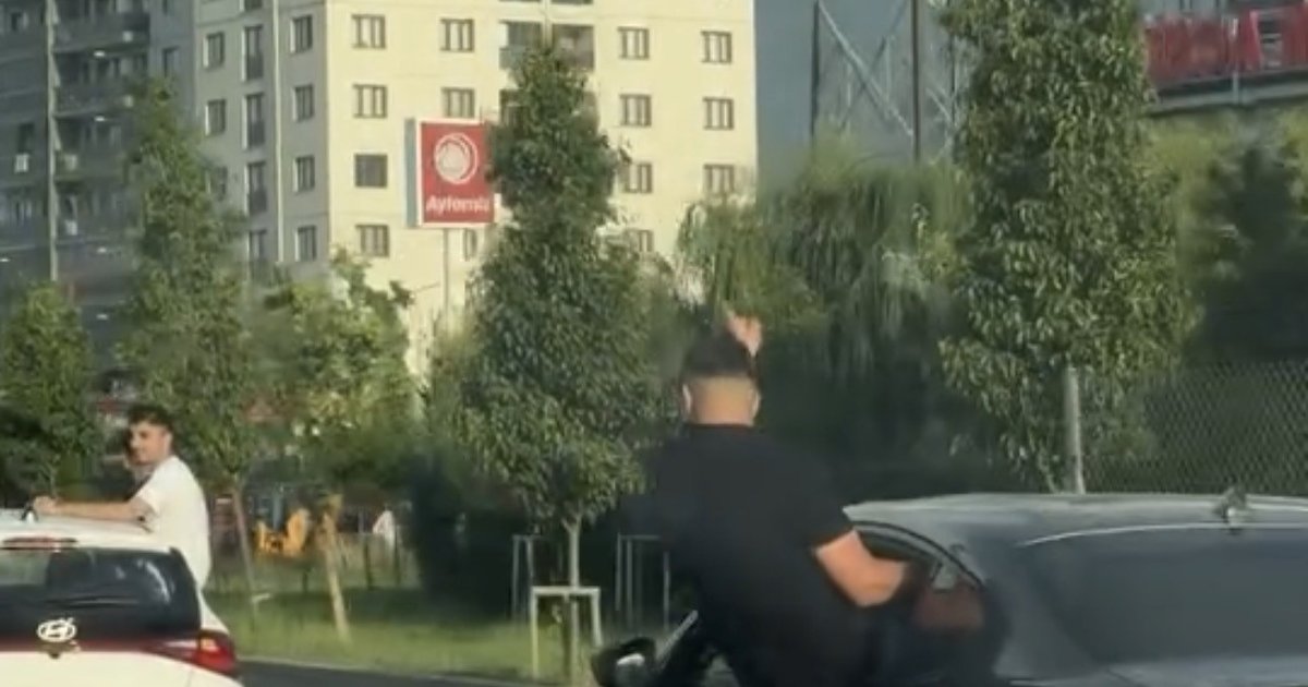 Bursa'da düğün konvoyunda tehlikeli yolculuk