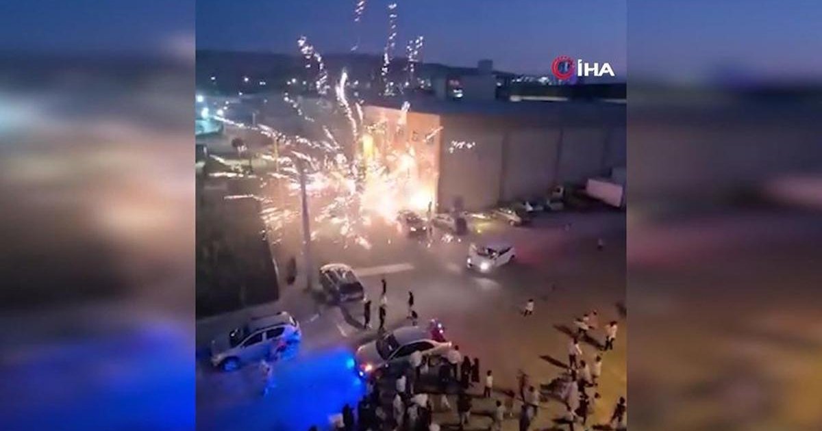 İzmir'de Nişanda Havai Fişek Panik