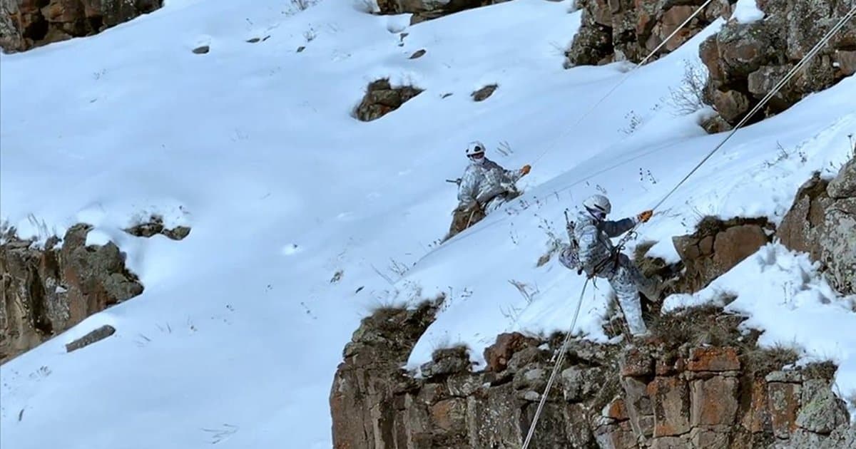 MSB, Mehmetçiğin dağcılık eğitiminden görüntü paylaştı