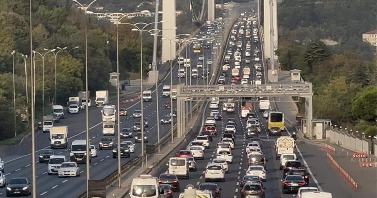 İstanbul'da trafik yoğunluğu: Haftanın ilk iş gününe zorlu başlangıç