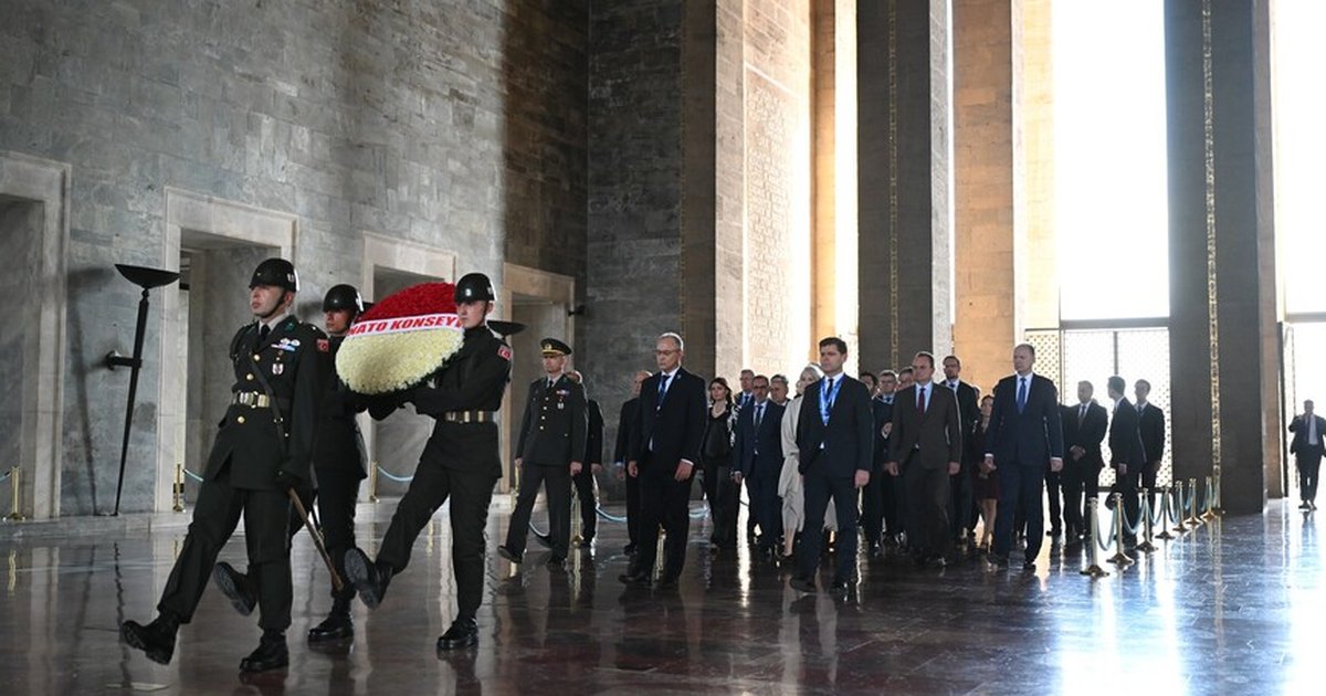 NATO Daimi Temsilcileri Anıtkabir'i Ziyaret Etti