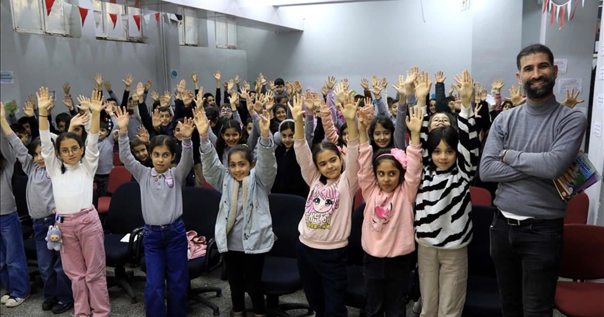 Eğitmen Gürkan Kap, kırsaldaki okulları geziyor