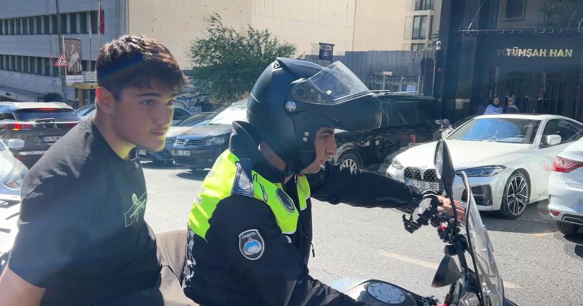 YKS öncesi motosikletli zabıta öğrenciyi sınava ulaştırdı
