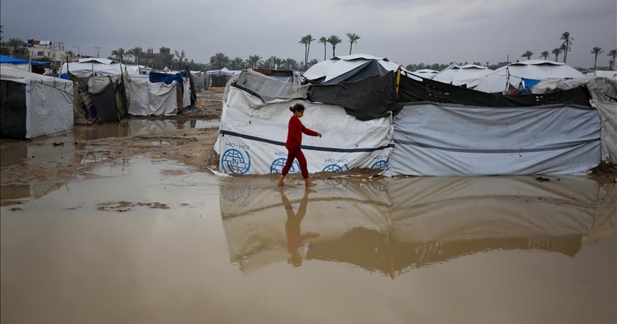 Gazze'de şiddetli yağışlar çadırları sular altında bıraktı