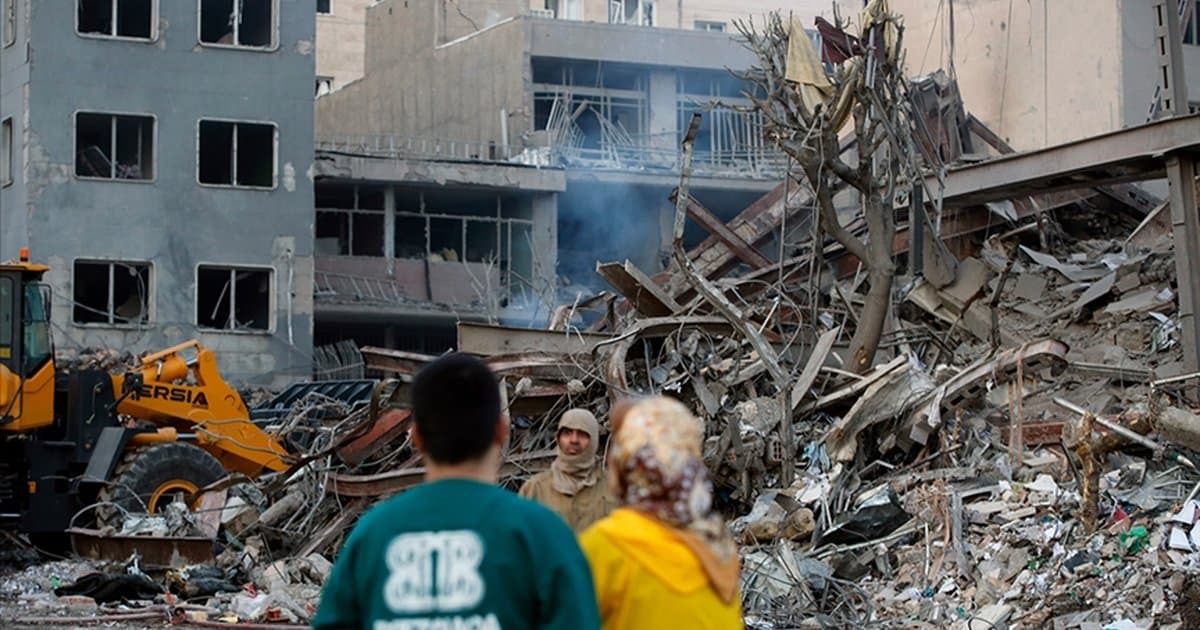 İran Kızılayı: 4 binden fazla sivil bina zarar gördü