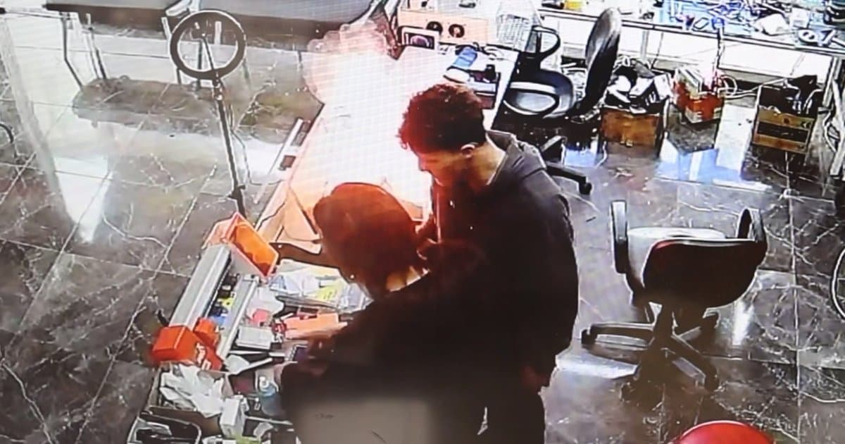 Cep Telefonu Patlaması: Şişmiş Batarya Tehlikesi