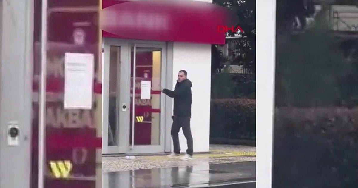 Bankada bıçaklı rehin krizi yaşandı