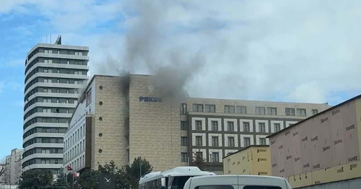 Zeytinburnu'nda Merter Polisevi'nde yangın