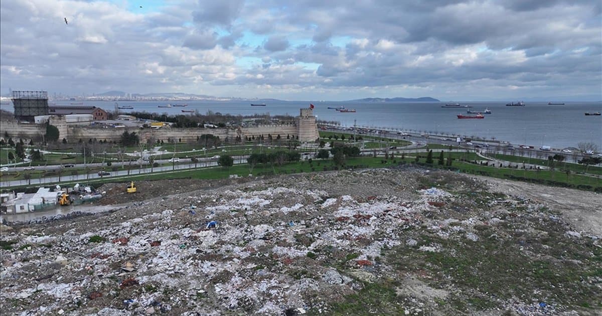 Zeytinburnu Kazlıçeşme Meydanı moloz kirliliği