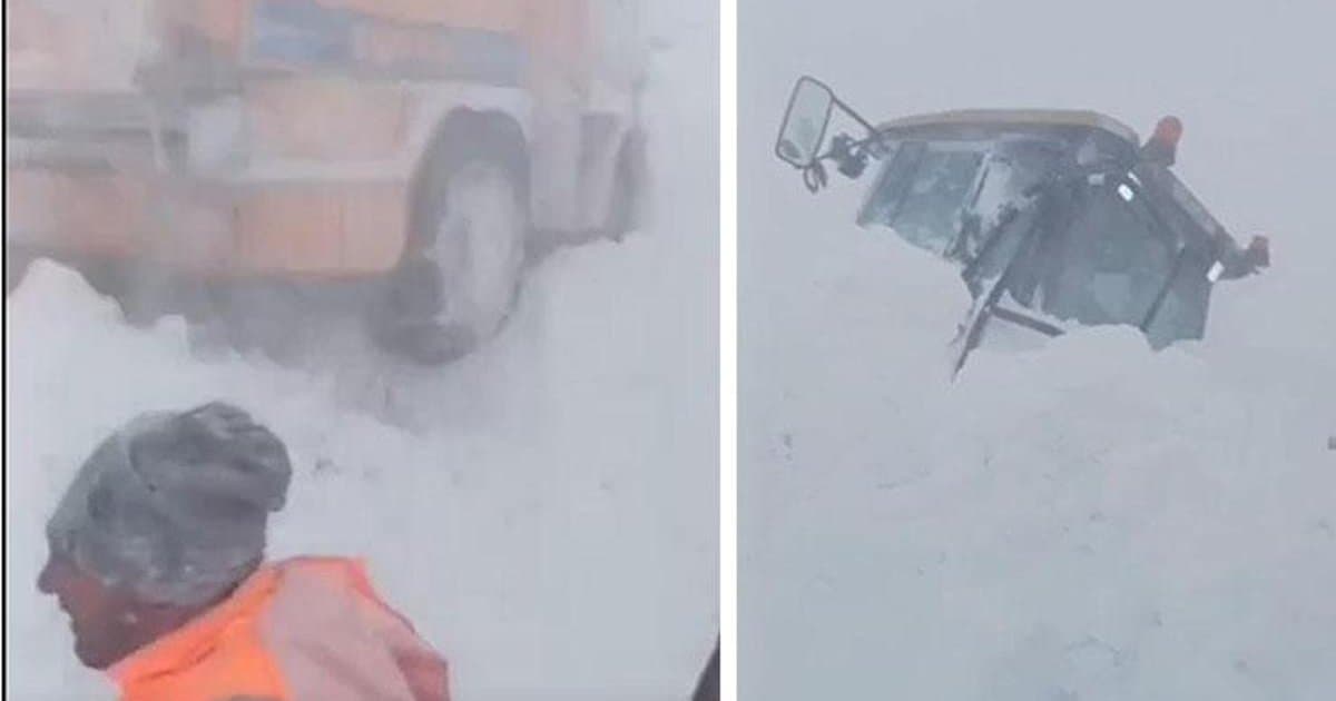 Ardahan'da çığ iş makinelerine zarar verdi