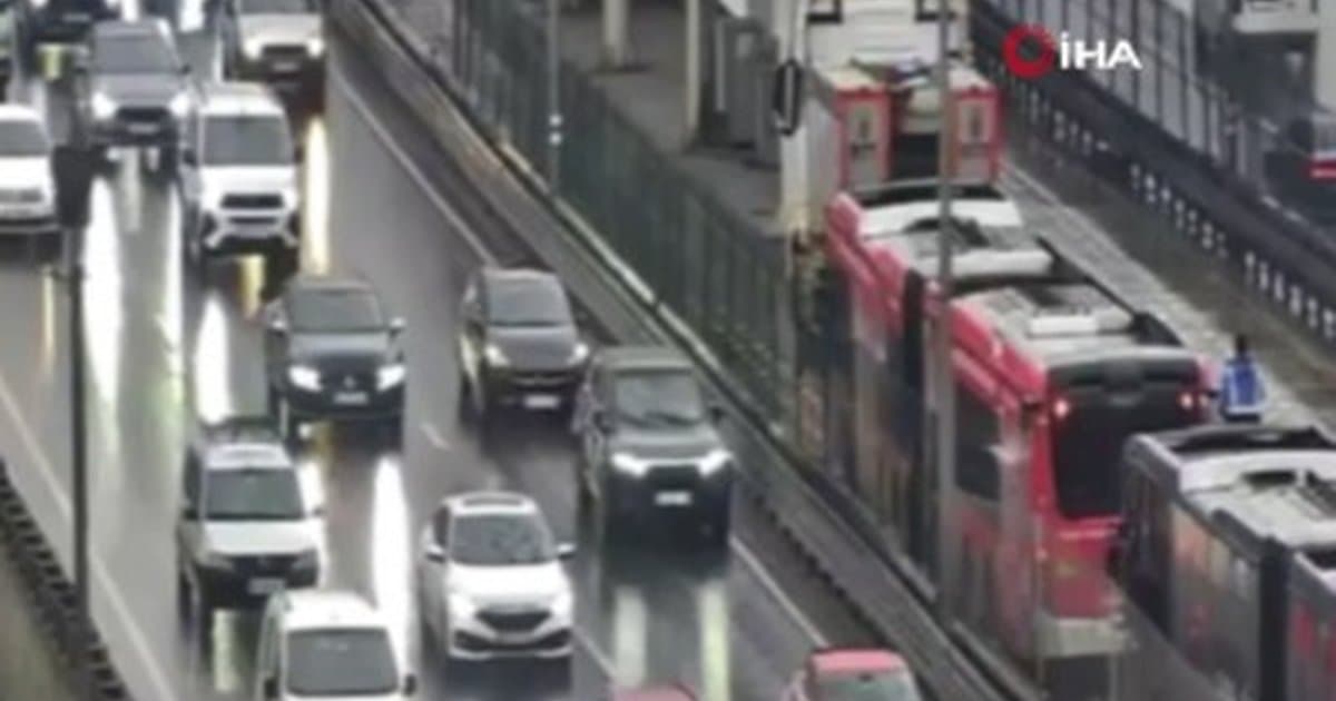 Avcılar'da Metrobüs Kazası: 4 Yaralı