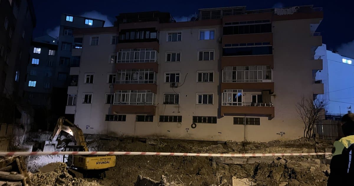 Bahçelievler'de 5 katlı bina çökme riski nedeniyle tahliye edildi