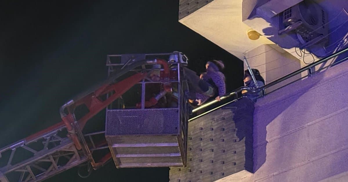 Hatay'da apartman yangını: 30 kişi kurtarıldı