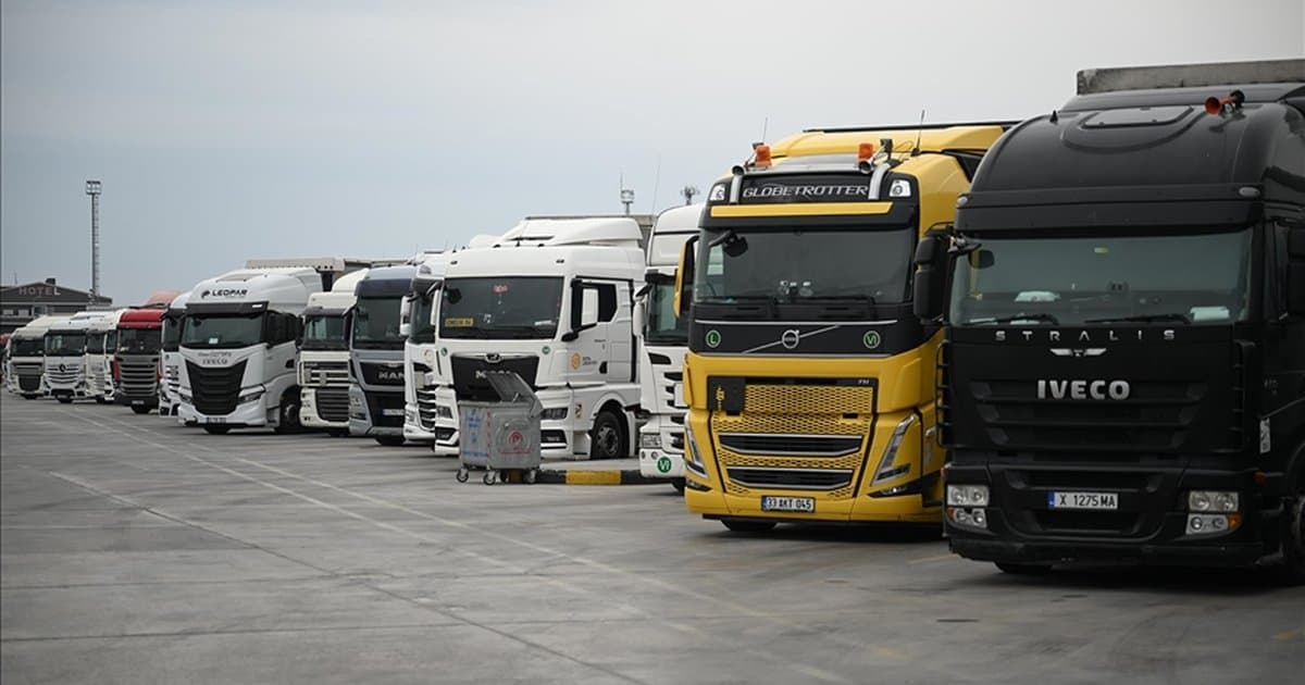 Kapıkule'de tır şoförleri Ramazan Bayramı'nı yolda geçiriyor