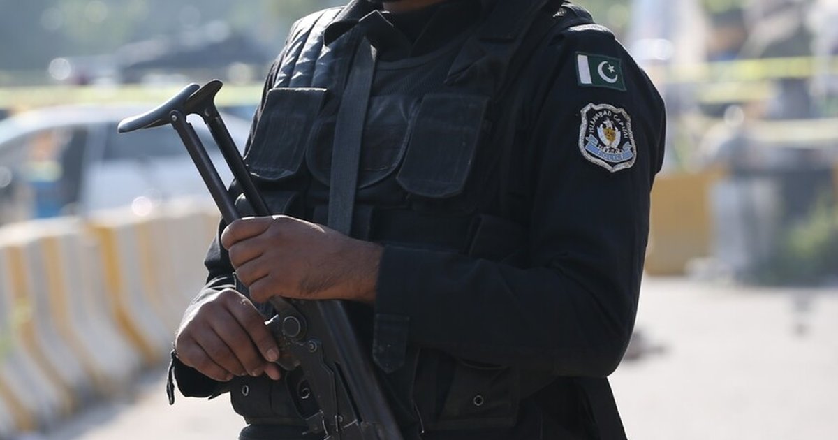 Pakistan'da yolcu otobüsü uçuruma yuvarlandı: 40 ölü