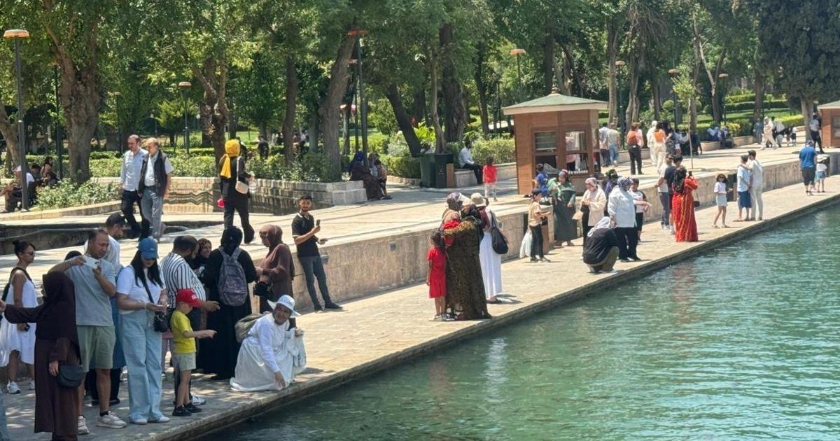 Şanlıurfa'da sıcak hava dalgası: Termometreler 45 dereceyi gösterdi