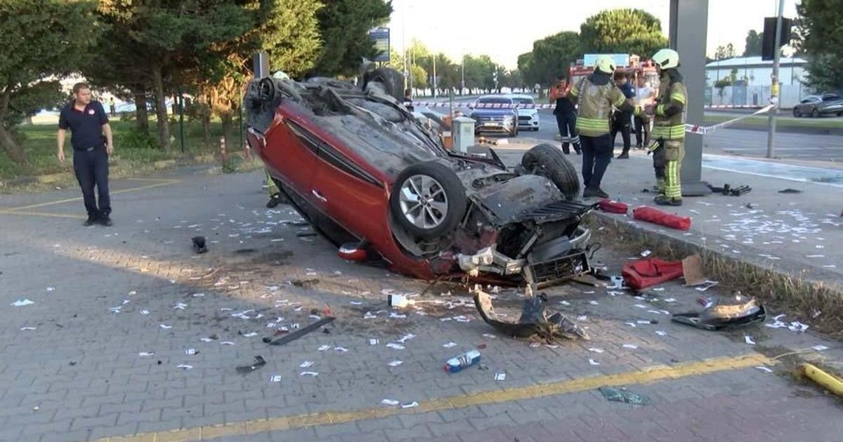 Kartal'da otomobil taklalar atarak otoparka uçtu