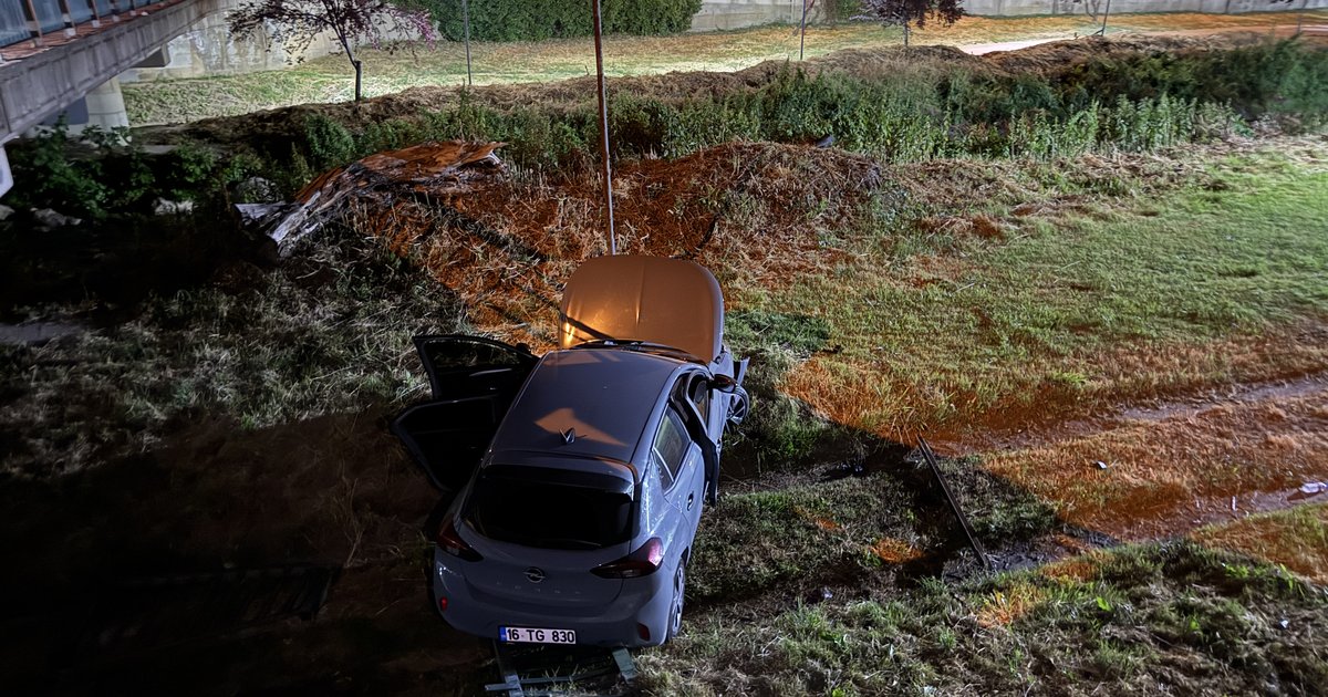 Navigasyon Hatası: Araç Dereye Uçtu, Sürücü Yaralandı