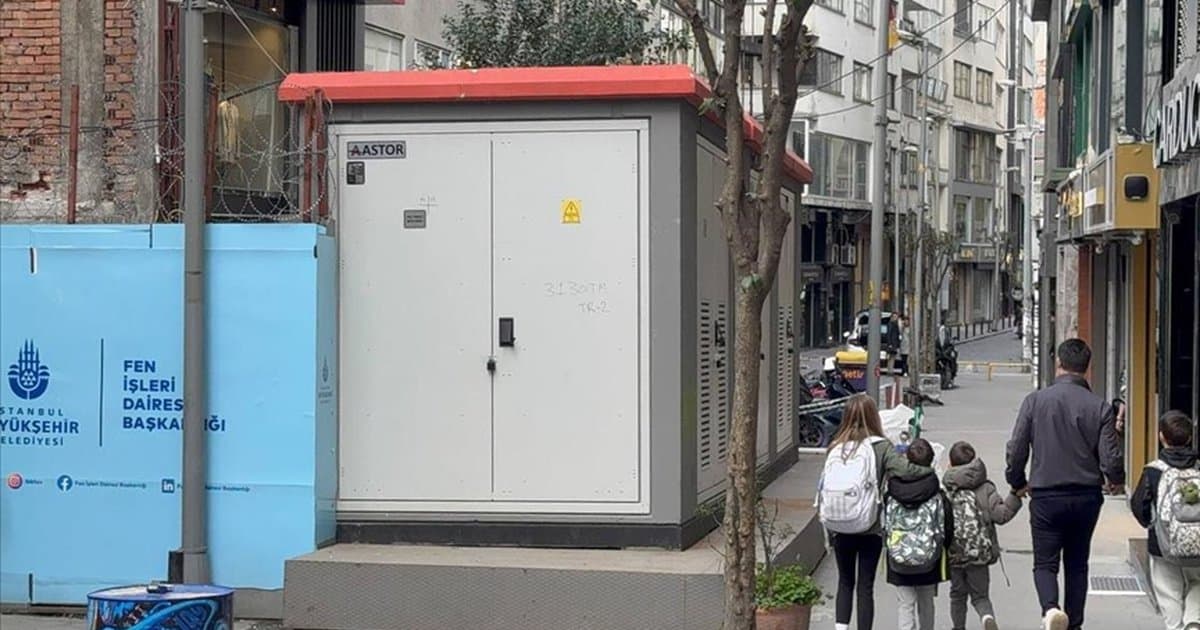 Şişli'de İBB'nin yola taşıdığı trafoya esnaftan tepki