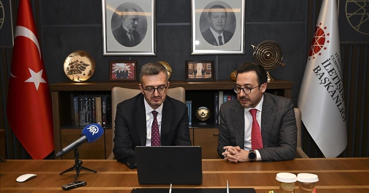 Cumhurbaşkanlığı İletişim Başkanı Burhanettin Duran, AA'nın 'Yılın Kareleri' Oylamasına Katıldı