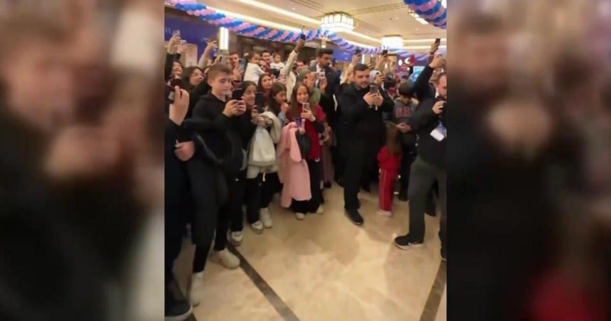 Celal Karatüre Külliye'de 'Kabe'de Hacılar'ı seslendirdi