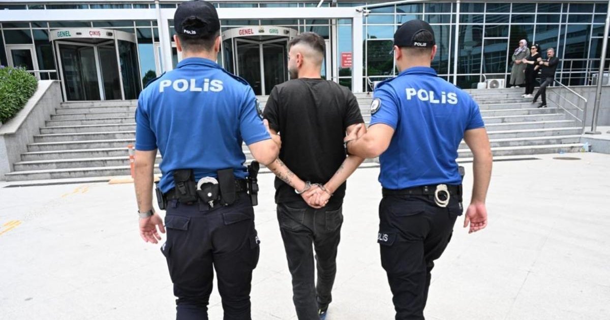 Kırmızı bültenle aranan firari hükümlü Mersin'de yakalandı