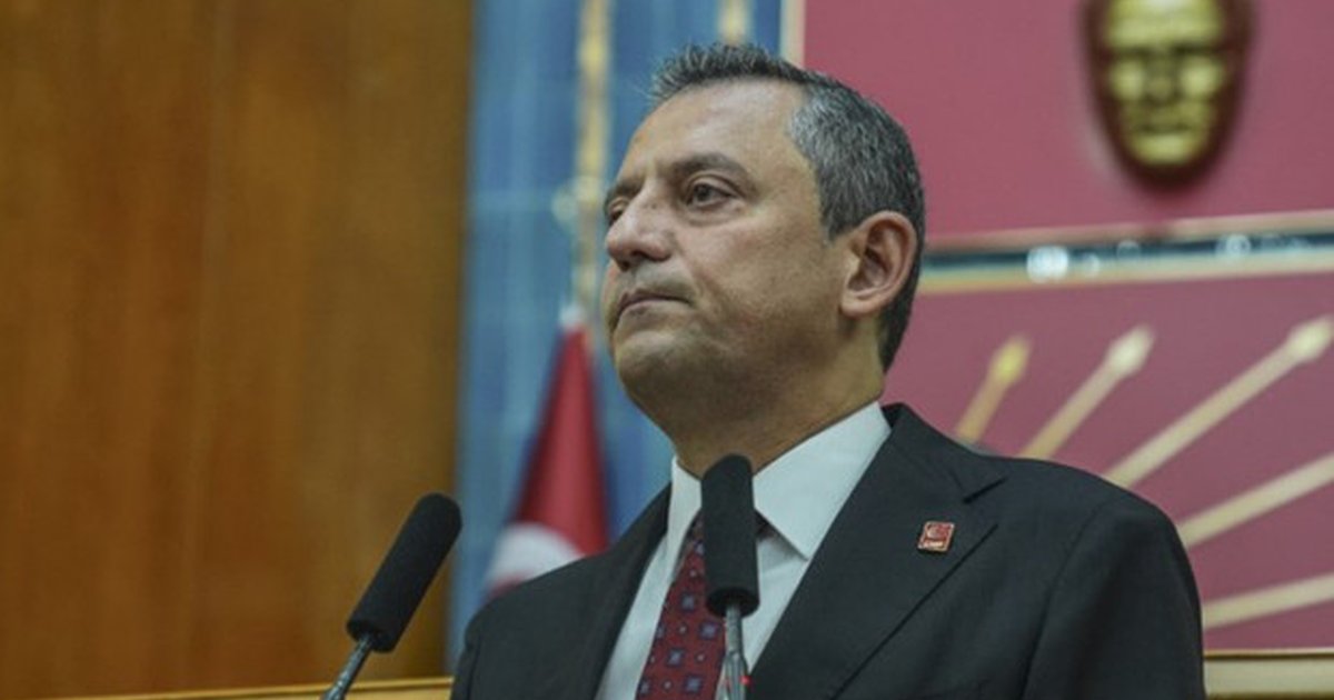 Özgür Özel'den CHP'ye çağrı: Derhal kurultay kararı alınmalı
