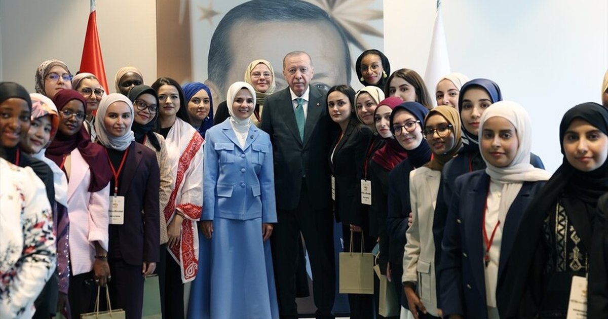 Cumhurbaşkanı Erdoğan, genç müslüman kadınları kabul etti
