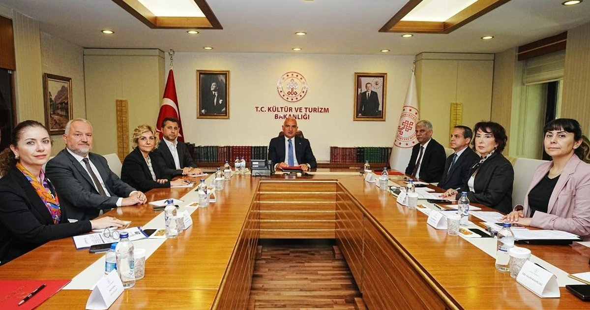 Bakan Ersoy, turizm sektörü temsilcileriyle görüştü