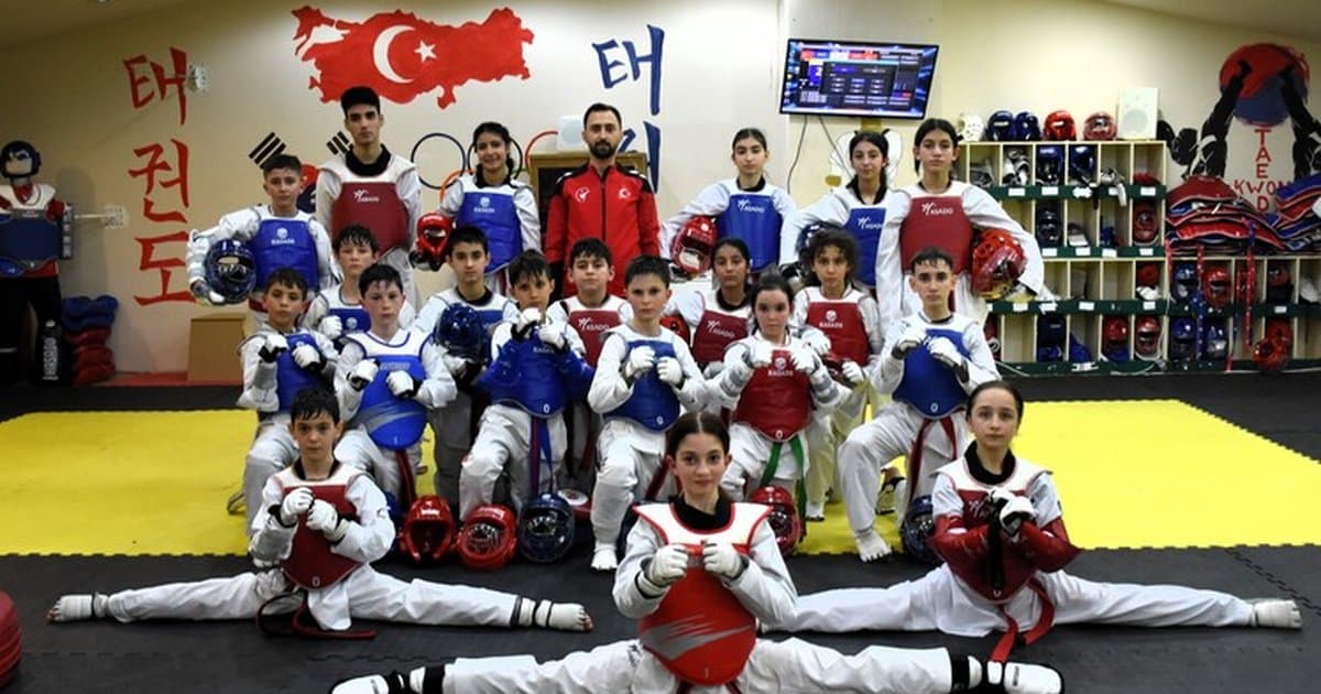 Tekvandocu polis genç şampiyonları yetiştiriyor