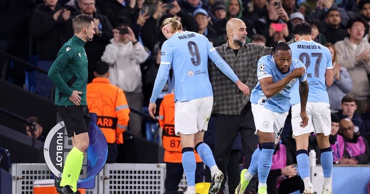 Premier Lig'de Arsenal mağlup oldu, Manchester City umutlandı