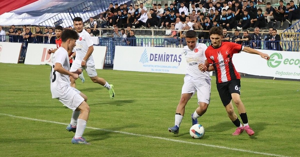 Denizli'de Emniyetin Düzenlediği Futbol Turnuvası Tamamlandı