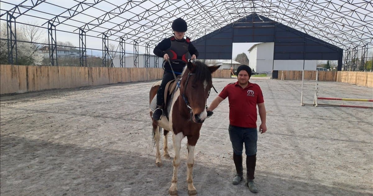 Sakarya'da özel gereksinimli çocuklar hipoterapiyle gelişim sağlıyor