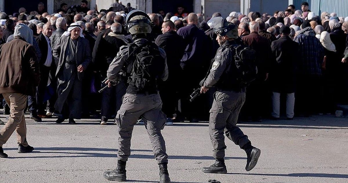 İsrail ordusu Kalendiya'da Filistinlilere saldırdı