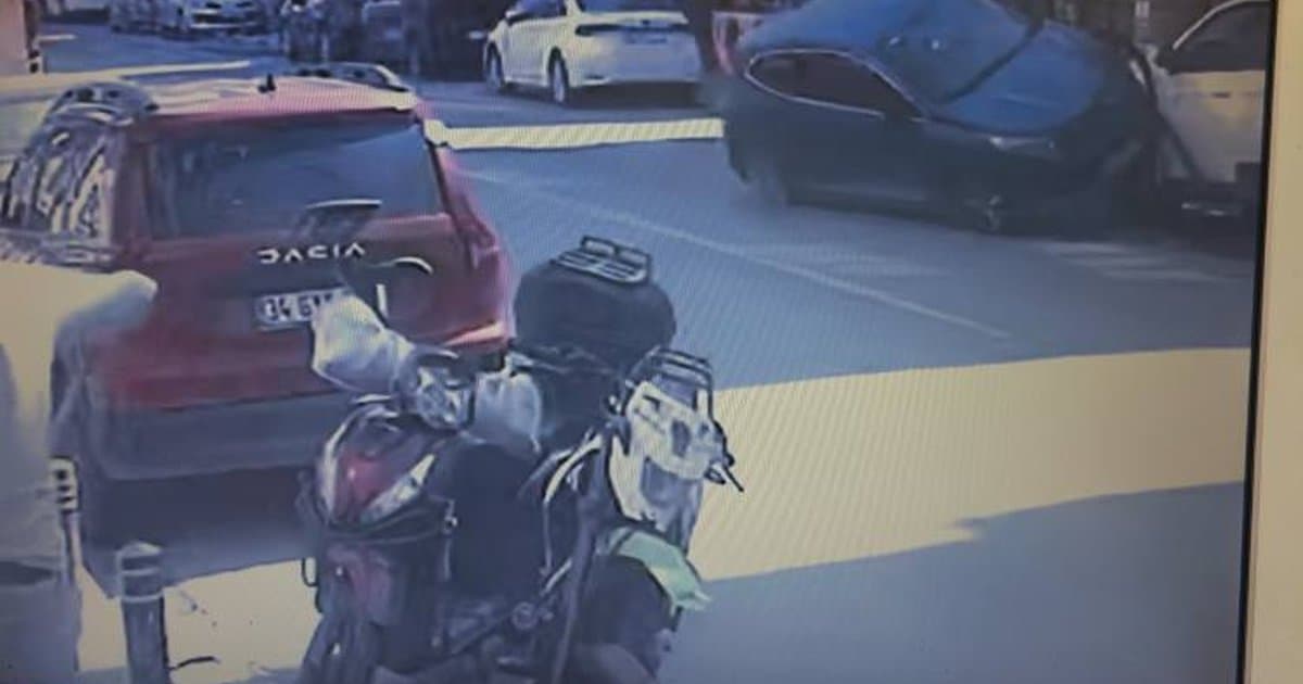 İstanbul'da otomobil park halindeki cipe çarparak takla attı