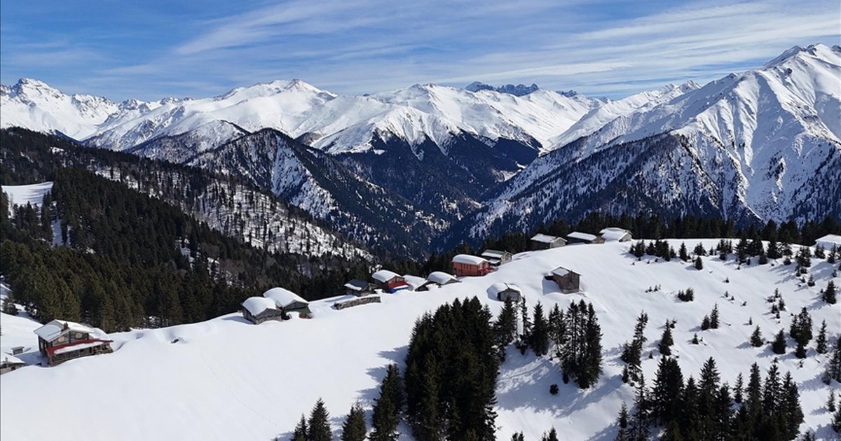 Rize'de Kaçkar Dağları karla kaplandı