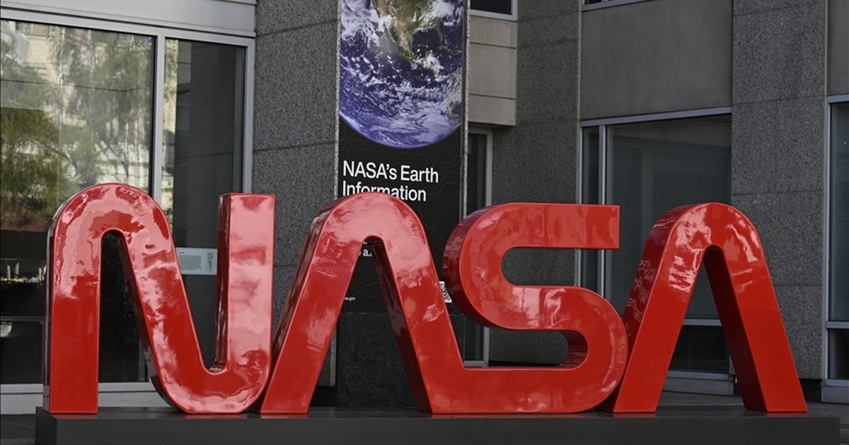 NASA, Artemis II Roketini Tamir İçin Hangara Çekiyor