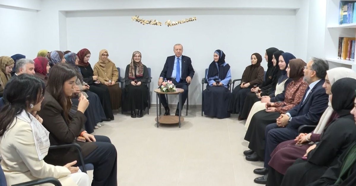 Cumhurbaşkanı Erdoğan Öğrencilerle Buluştu