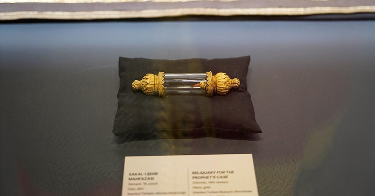 Osmanlı Sultanlarının Sevdası: Kutsal Emanetler Sergisi Açıldı