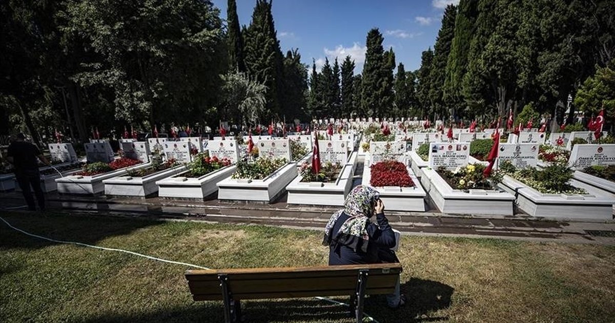 Ramazan Bayramı öncesi şehitliklerde bakım çalışması