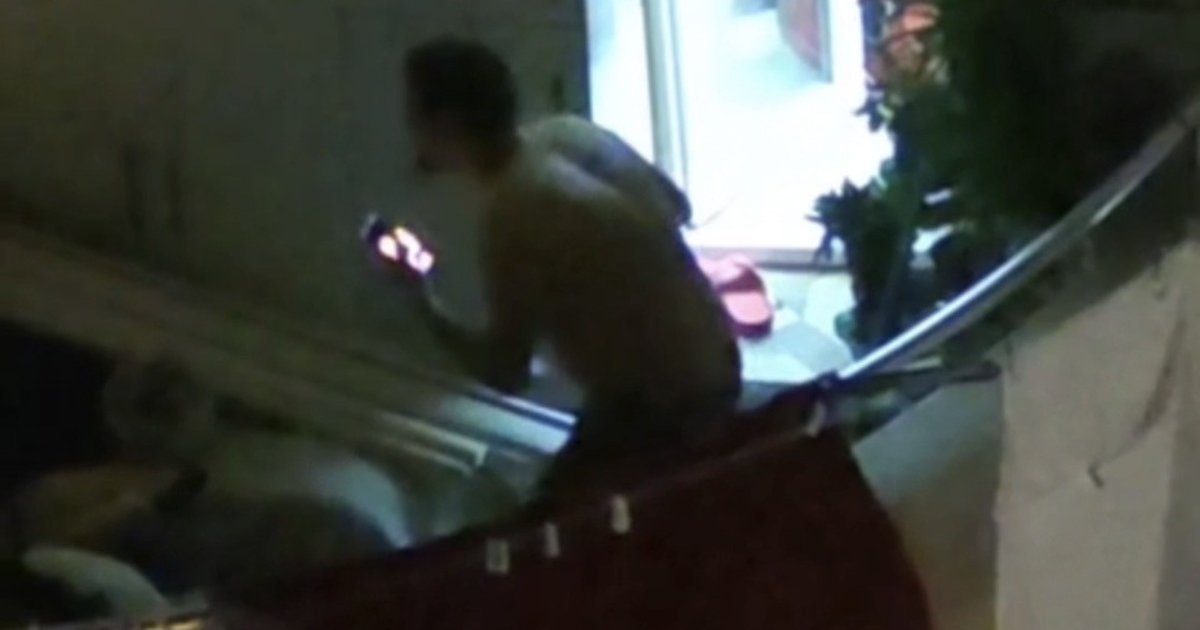 Adana'da genç 'Kendimi ve evi yakacağım' diyerek balkondan bağırdı