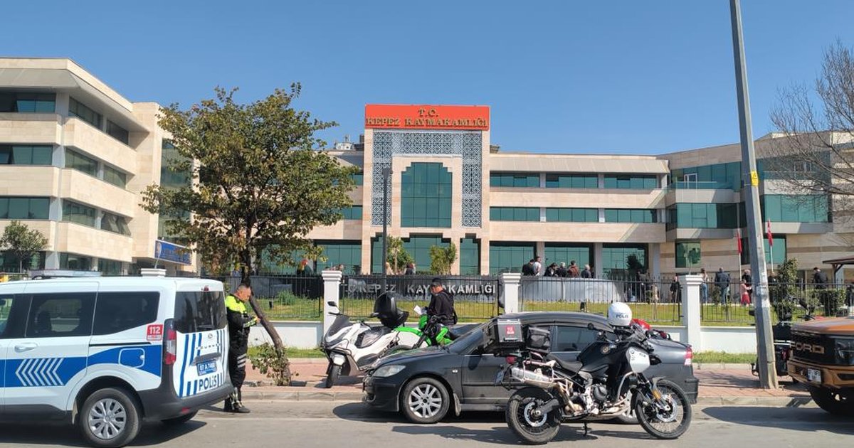 Kepez Kaymakamlığı'nda silah sesleri, vatandaşlar tahliye edildi