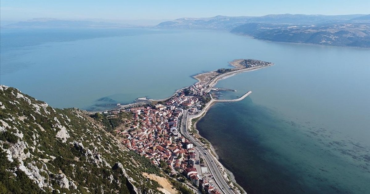 Eğirdir 'sakin şehir' ünvanıyla bayramda ziyaretçi akınına uğradı