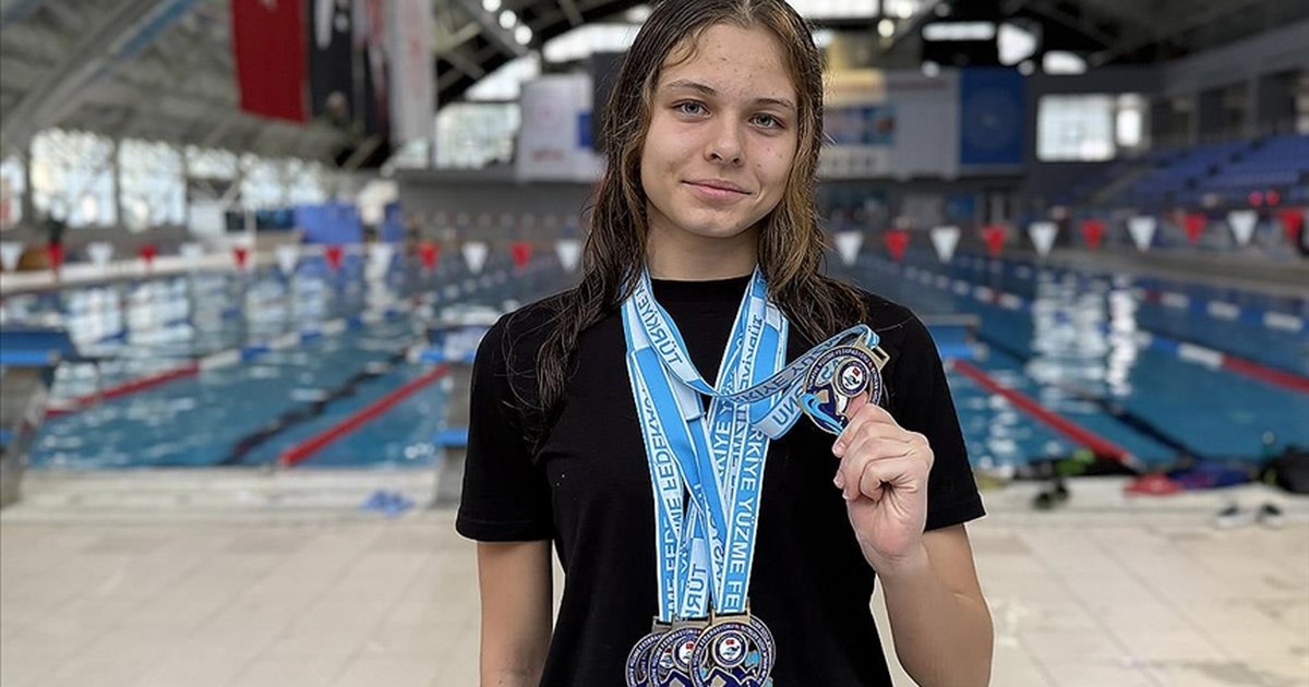 Milli yüzücü Derin Anbarlı madalya hedefliyor