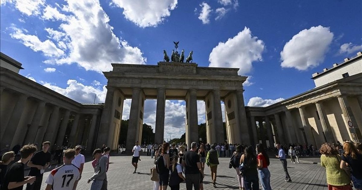 Almanya'da gençlerin 5'te biri yurt dışına taşınmayı planlıyor