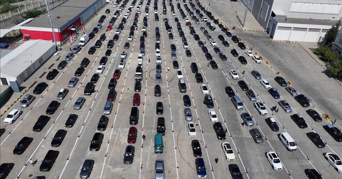 Ramazan Bayramı'nda gümrük kapılarından 323 bin yolcu geçiş yaptı