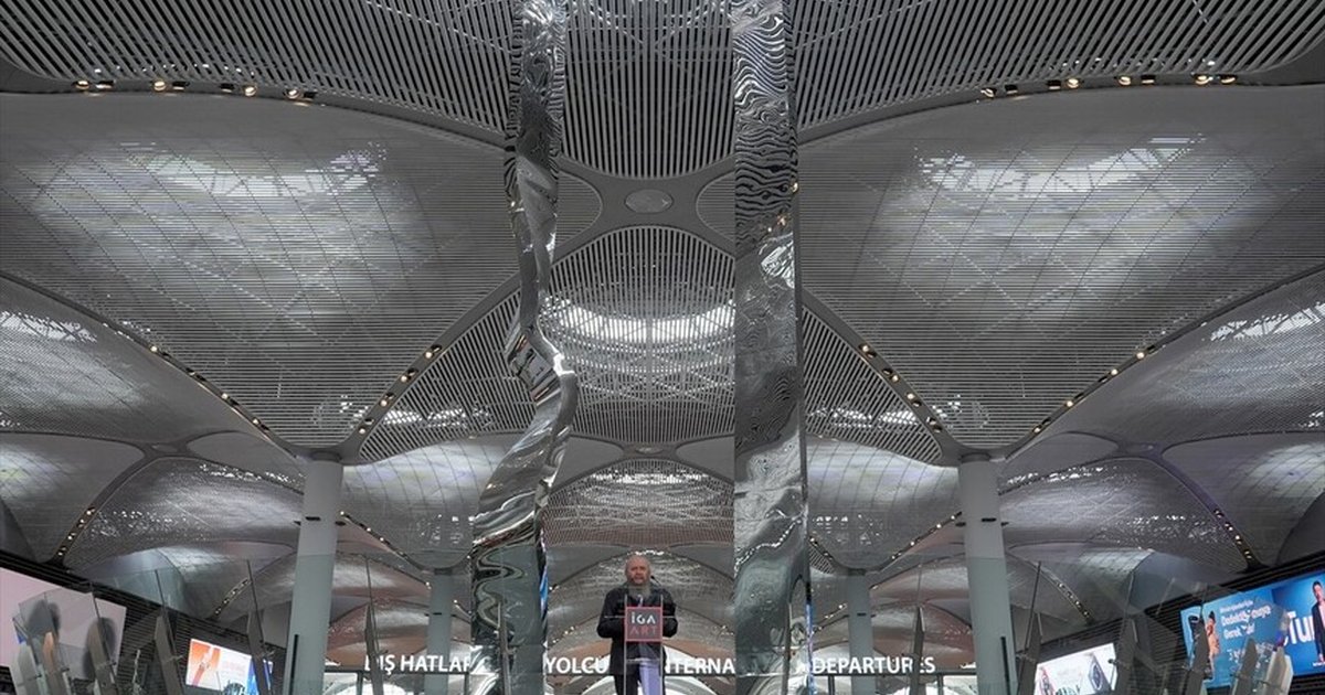 Hayri Karay'ın 38 metre yüksekliğindeki heykeli İstanbul Havalimanı'nda sergileniyor