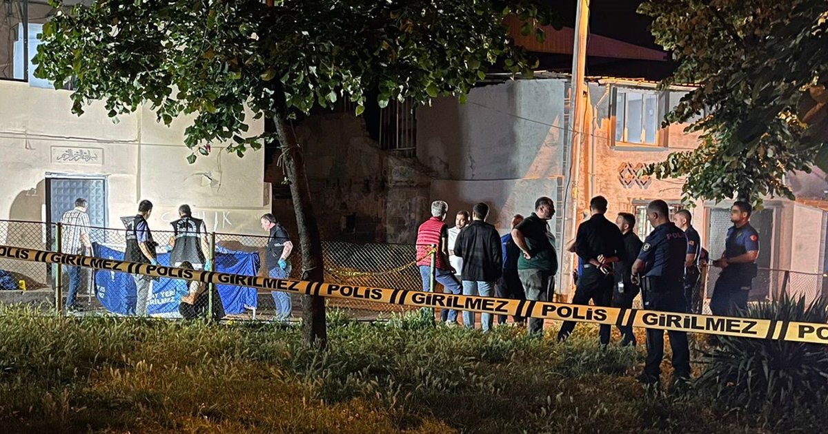 Bursa'da sokak ortasında karı-kocayı katletti
