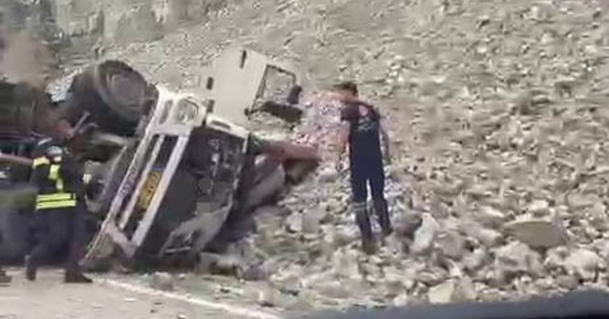 Freni patlayan TIR'dan atlayan sürücü öldü